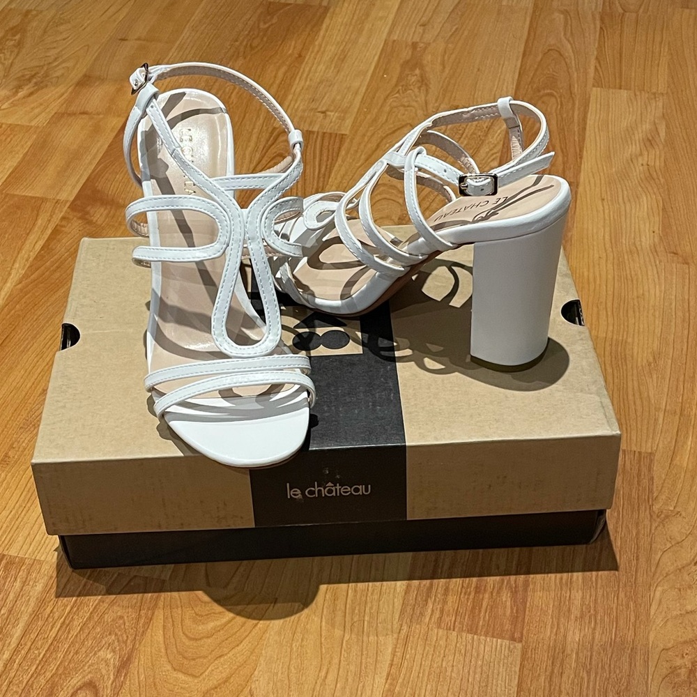 LE CHÂTEAU Open Toe Strappy Sandal